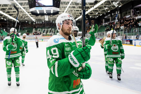 Rögles Sebastian Collberg jublar mot publiken