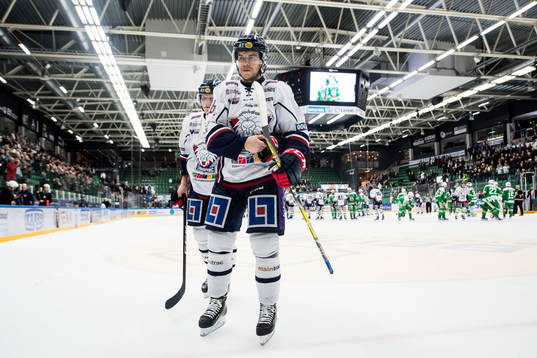 Linköpings Niklas Fogström deppar när han lämnar isen
