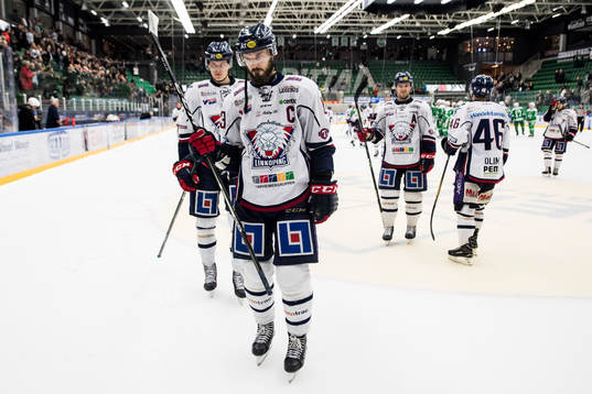 Linköpings Niklas Persson deppar när han lämnar isen