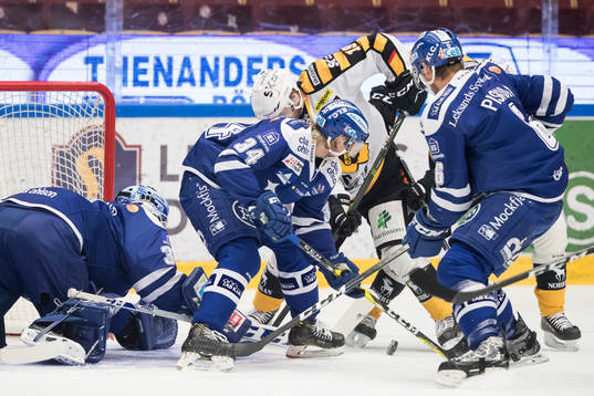 Leksands målvakt Henrik Haukeland och Leksands Olle Alsing