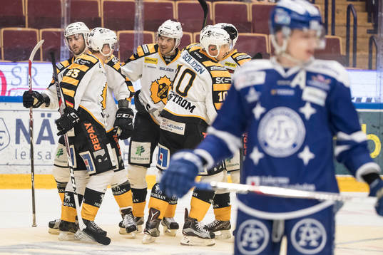 Skellefteås Skellefteås  spelarna  jublar