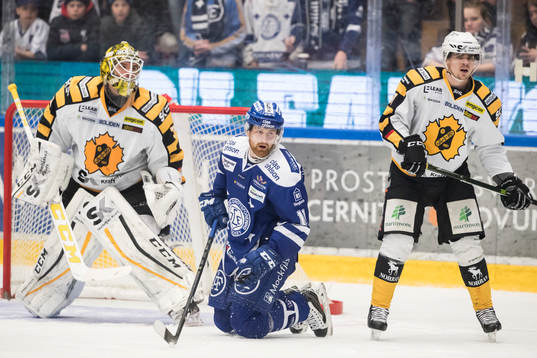 Leksands Mattias Ritola på knä framför Skellefteås