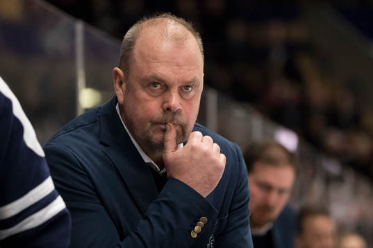 Leksands tränare Per-Erik Johnsson i ishockeymatchen i SHL