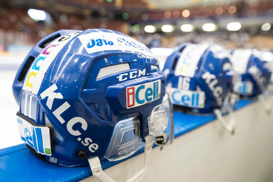 Hjälmar innan ishockeymatchen i SHL mellan Leksand och