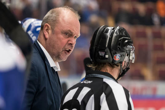 Leksands tränare Per-Erik Johnsson i ishockeymatchen i SHL
