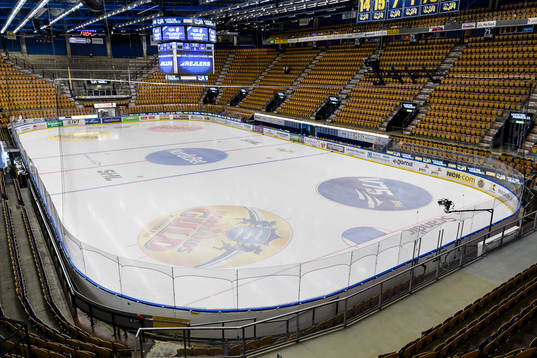 Interiör vy från Kinnarps arena före ishockeymatchen i