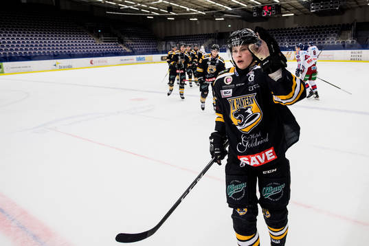 Panterns Dennis Svensson jublar