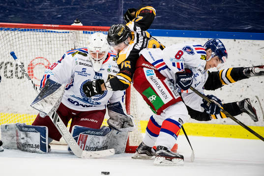 Panterns Erik Nyström faller