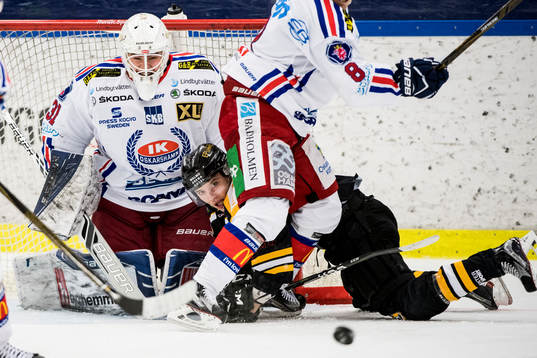 Panterns Erik Nyström faller