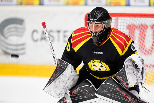 Brynäs målvakt Oliver Dackell