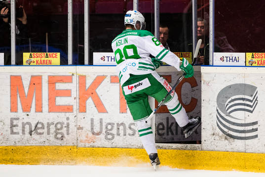 Rögles David Åslin tvingas lämna isen