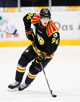 Brynäs Oskar Lindblom med pucken