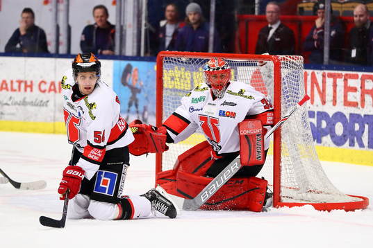 Örebros Peter Andersson och målvakt Julius Hudacek