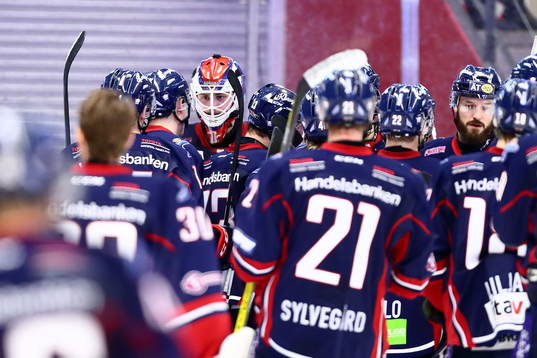 Linköpings målvakt Marcus Högberg tackas