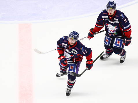 Linköpings Broc Little och Ken Andre Olimb jublar
