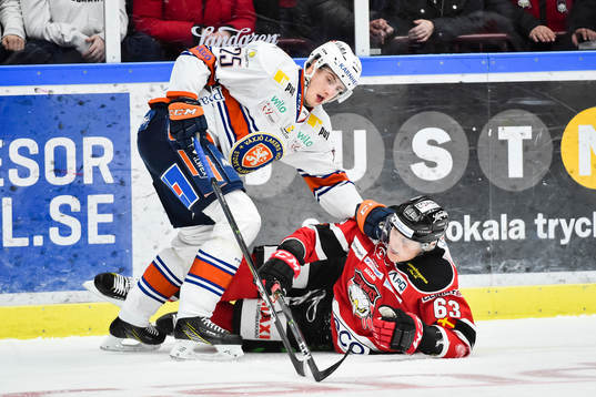 Växjös Philip Holm och Malmö Redhawks Fredrik Händemark