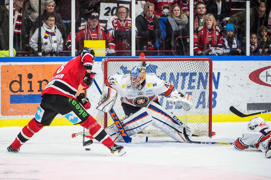 Malmö Redhawks Lars Bryggman gör 2-0 på Växjös