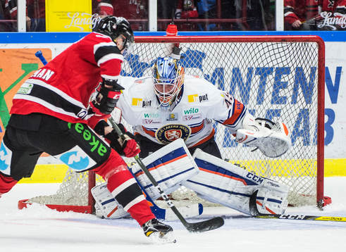 Malmö Redhawks Lars Bryggman gör 2-0 på Växjös