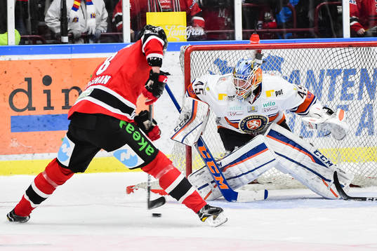 Malmö Redhawks Lars Bryggman gör 2-0 bakom Växjös