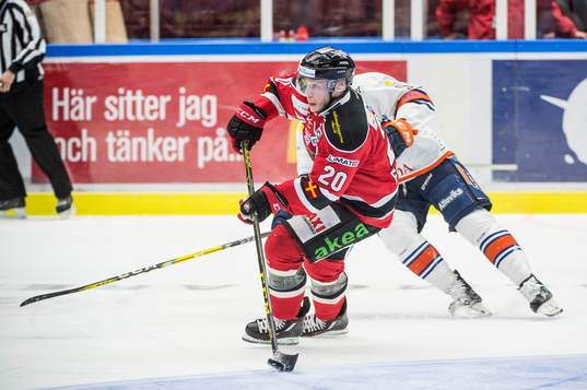 Malmö Redhawks Erik Forssell mot Växjös Josh Hennessy