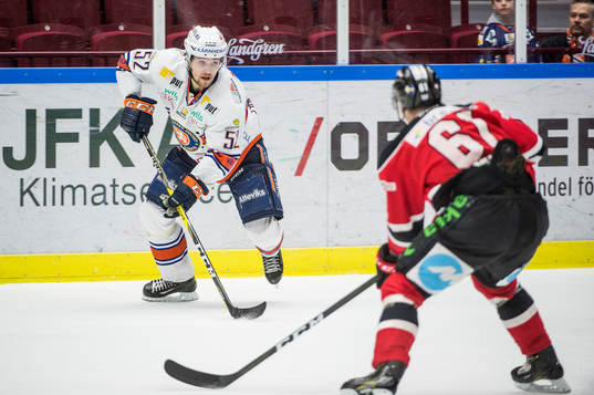 Växjös Arvid Lundberg mot Malmö Redhawks Nicklas Jadeland