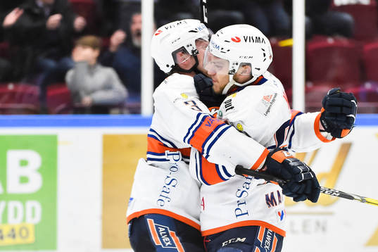 Växjös Oliver Bohm och Eric Martinsson jublar