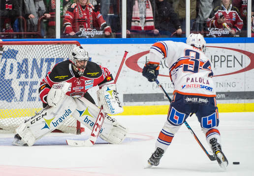 Växjös Olli Palola missar straff på Malmö Redhawks