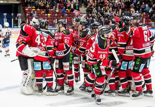 Malmö Redhawks spelare jublar