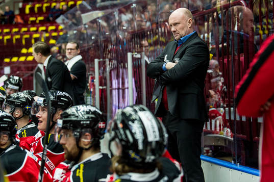 Malmö Redhawks tränare Peter Andersson deppar