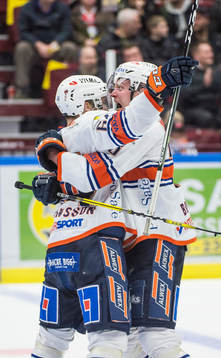 Växjös Eric Martinsson och Oliver Bohm jublar åt 2-2