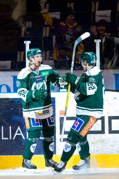Färjestads Magnus Nygren jublar med Per Åslund