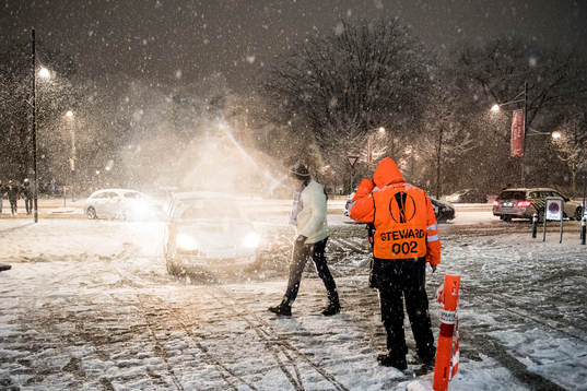 Tungt snöfall utanför Parken Arena