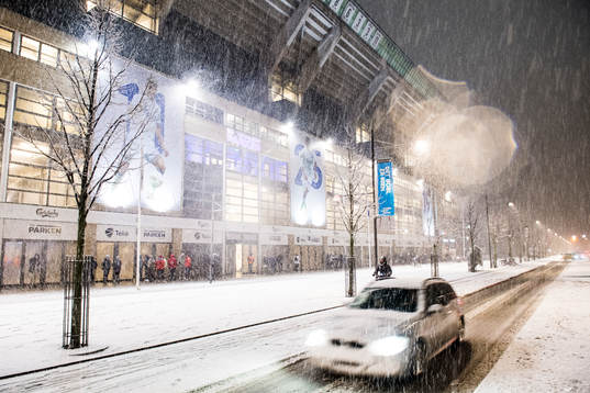 Tungt snöfall utanför Parken Arena