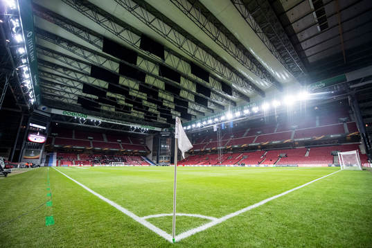 Taket är utfällt på Parken arena pågrund av tungt