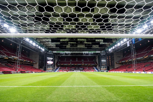 Taket är utfällt på Parken arena pågrund av tungt