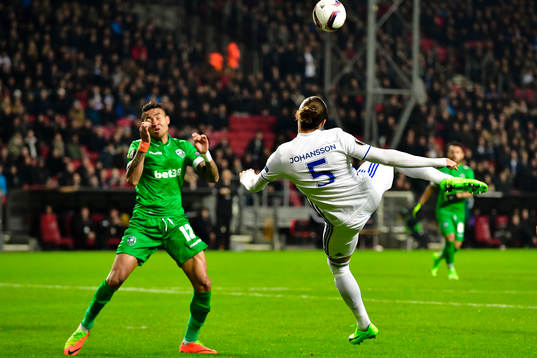 Ludogorets Anicet Abel  och FC Köpenhamns Erik Johansson