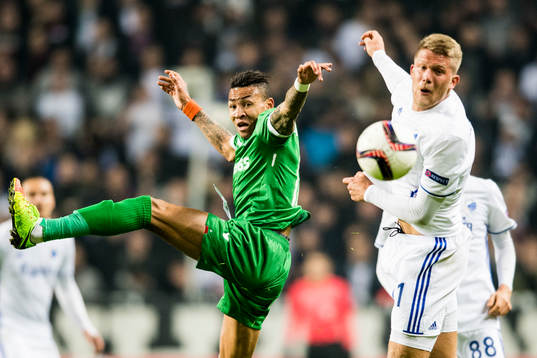 Ludogorets Anicet Abel och FC Köpenhamns Andreas Cornelius