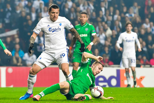 FC Köpenhamns Federico Santander reagerar på en situation