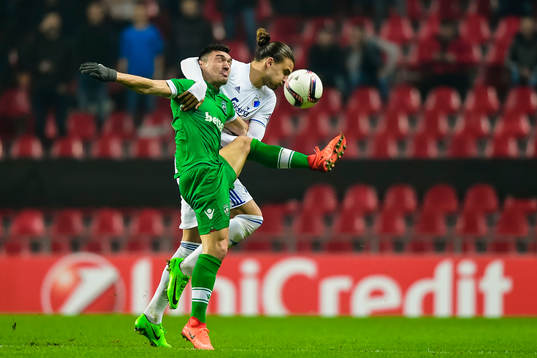Ludogorets Claudiu Keseru och FC Köpenhamns Erik Johansson