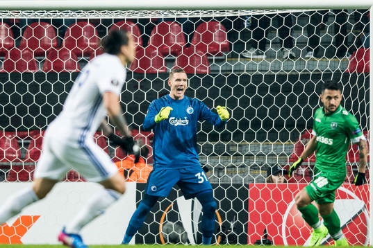 FC Köpenhamns målvakt Robin Olsen jublar