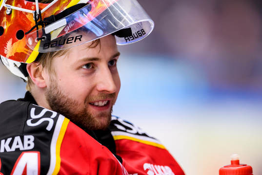 Luleås målvakt Joel Lassinatti på uppvärmningen