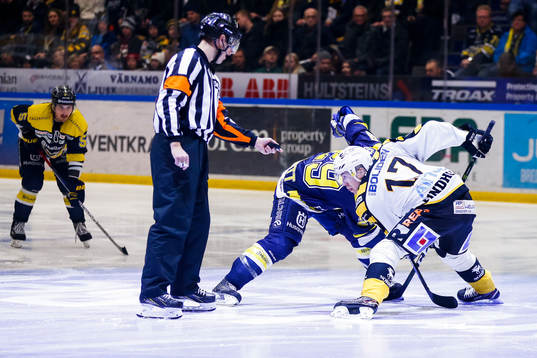 s Chris Abbott och Skellefteås Pär Lindholm