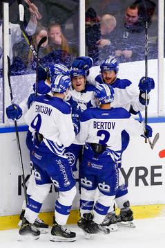 Leksands spelare jublar