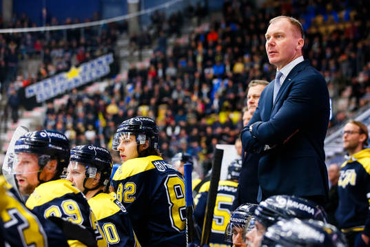 s tränare Johan Lindbom