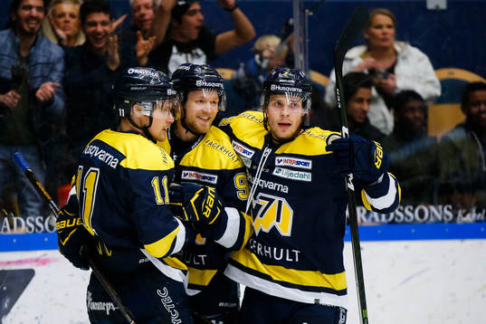 s Simon Önerud , Ted Brithén Mikko Lehtonen jublar