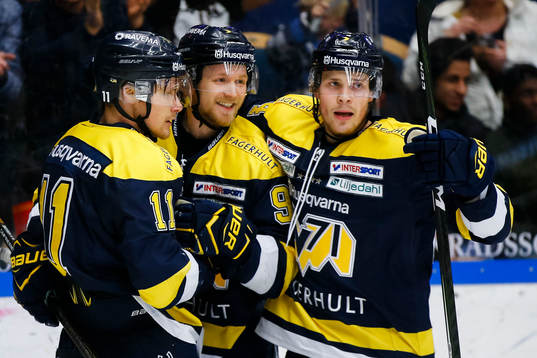 s Simon Önerud , Ted Brithén Mikko Lehtonen jublar