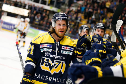 s Mattias Tedenby jublar