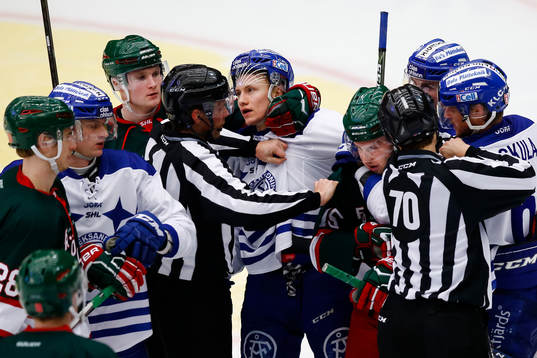 Bråk mellan Leksands Daniel Bertov och Frölundas Matt