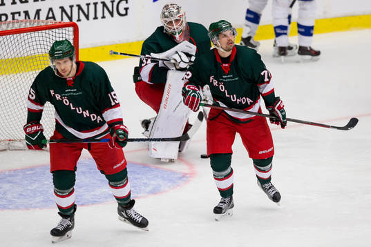 Frölundas Matt Donovan, målvakt Johan Gustafsson och