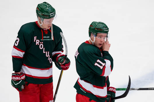 Frölundas Carl Grundström och Victor Olofsson deppar